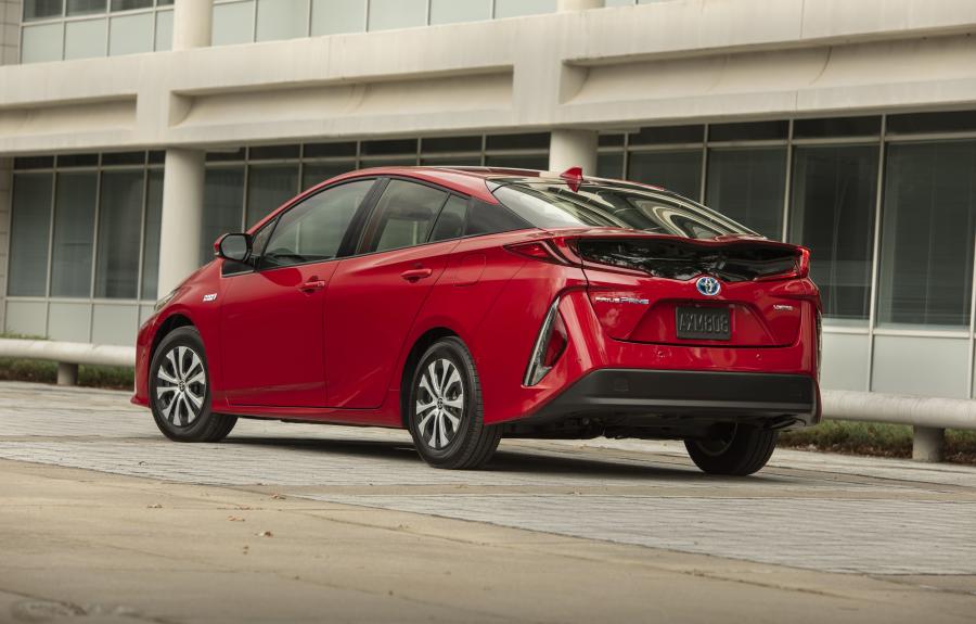  Toyota Prius Prime 2016 года  (NA) (фото 49 из 55)